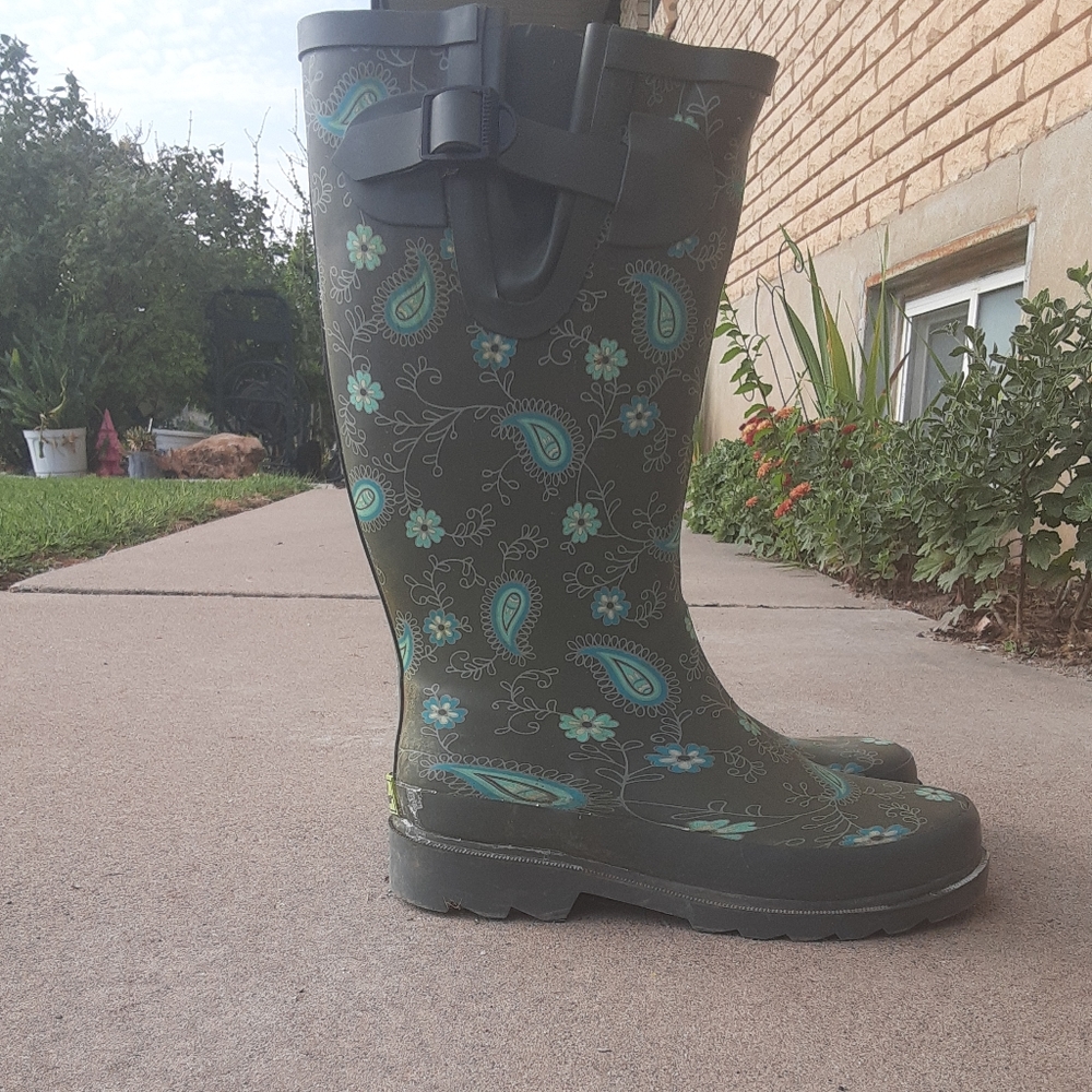 Mudding boots